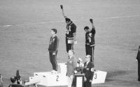 约翰卡洛斯解释了他在1968年奥运会上的标志性抗议