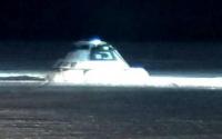 波音星际客机在岩石发射后安全降落在地面上